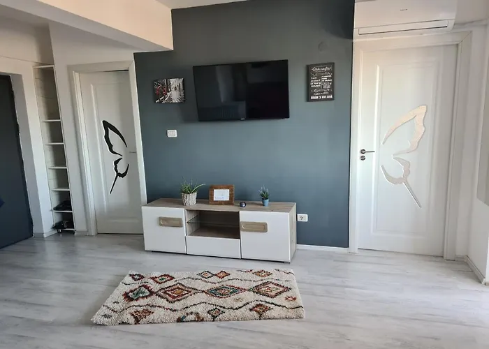 Luxury Mall Q4 Apartments
