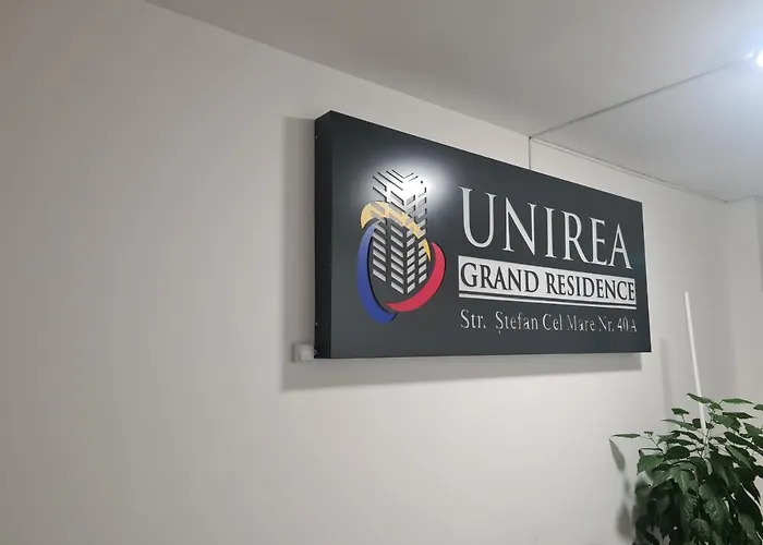 Luxury Mall Q4 Apartments