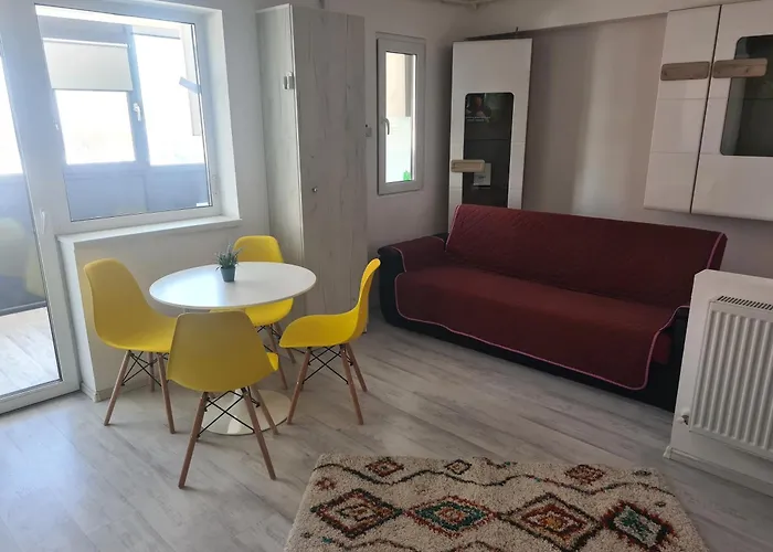 Luxury Mall Q4 Apartments