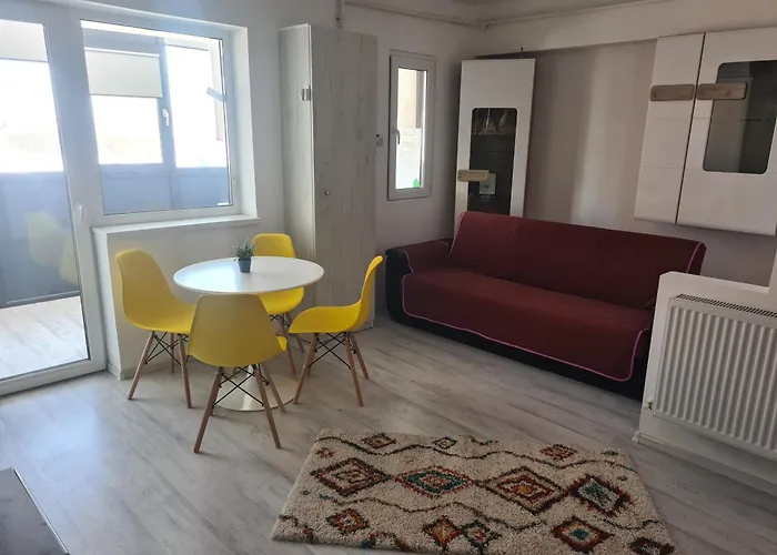 Luxury Mall Q4 Apartments